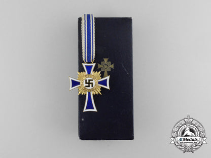 a_gold_grade_mother’s_cross_in_its_original_case_of_issue_by_ziemer&_söhne_aa_3213
