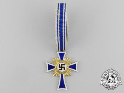 a_gold_grade_mother’s_cross_in_its_original_case_of_issue_by_ziemer&_söhne_aa_3215
