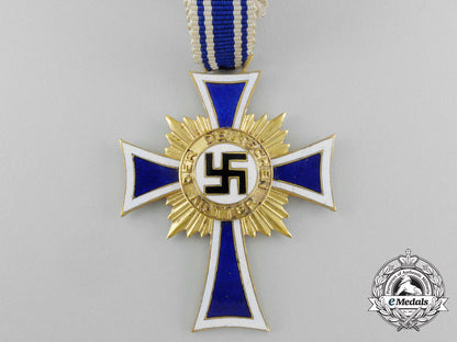 a_gold_grade_mother’s_cross_in_its_original_case_of_issue_by_ziemer&_söhne_aa_3216