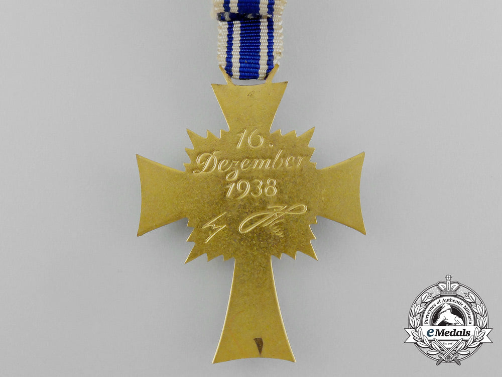 a_gold_grade_mother’s_cross_in_its_original_case_of_issue_by_ziemer&_söhne_aa_3217