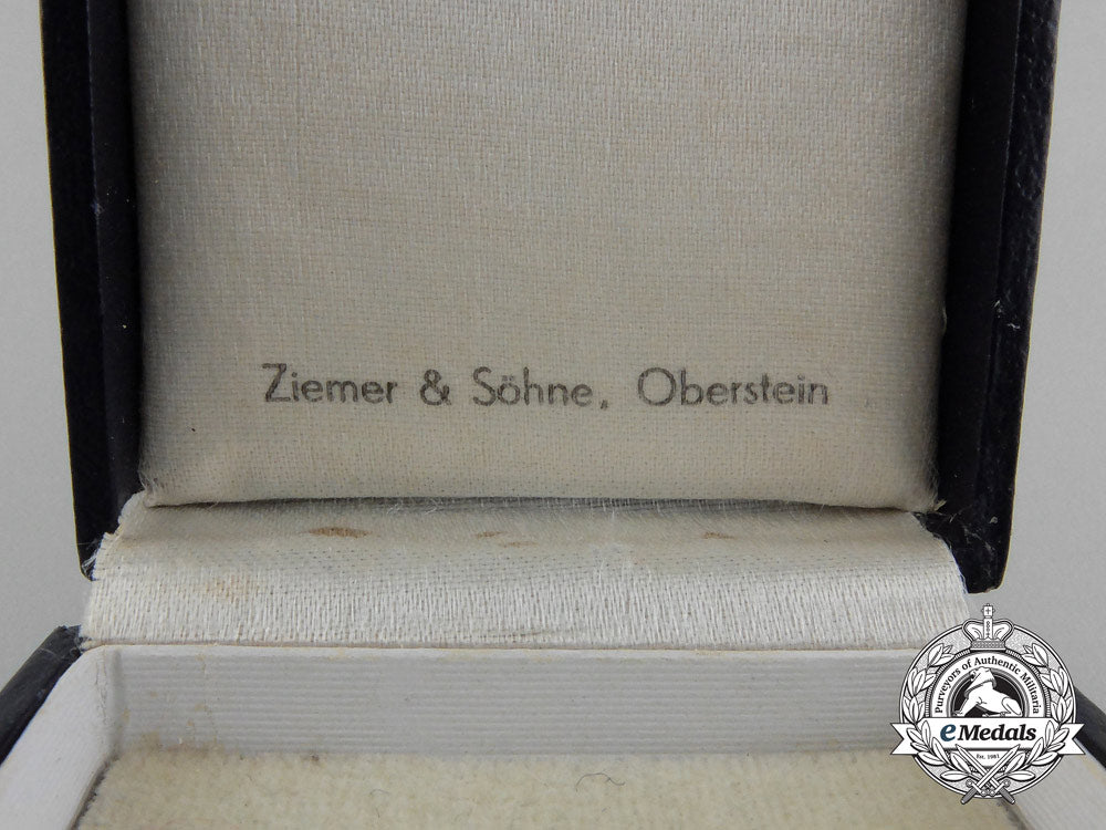 a_gold_grade_mother’s_cross_in_its_original_case_of_issue_by_ziemer&_söhne_aa_3220