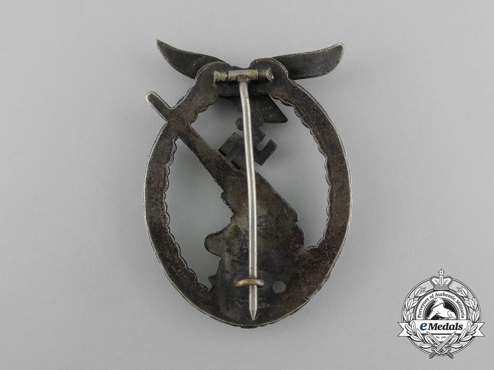 an_early_war_luftwaffe_flak_badge_by_juncker_of_berlin_aa_3669