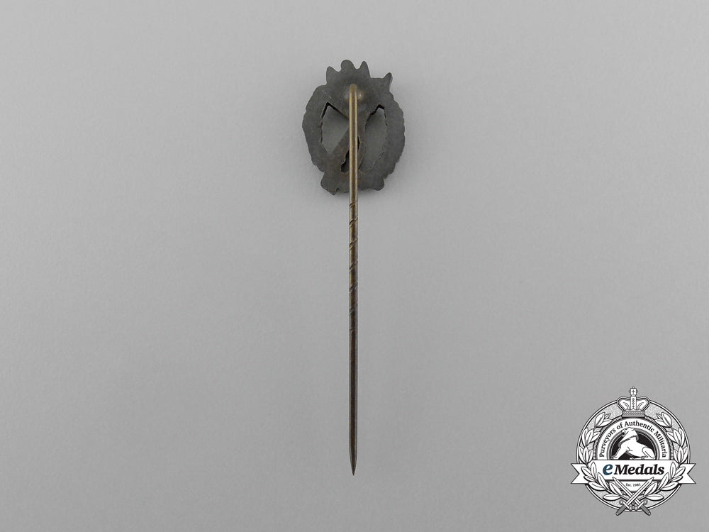 a_miniature_silver_grade_assault_badge_stick_pin_aa_3687