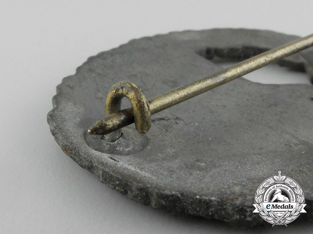 a_kriegsmarine_coastal_artillery_war_badge_by_hermann_aurich_aa_3847