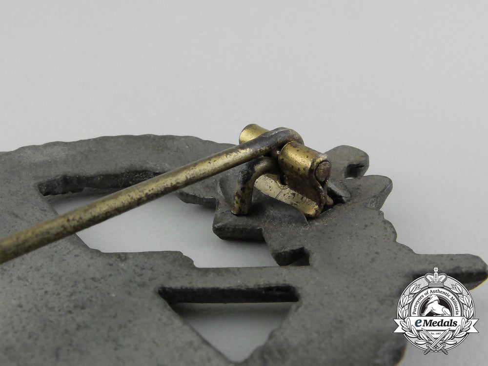 a_kriegsmarine_coastal_artillery_war_badge_by_hermann_aurich_aa_3848