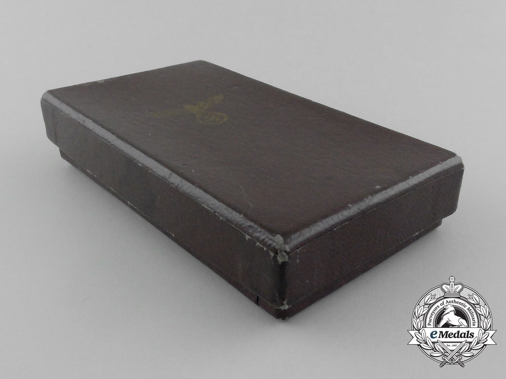 a_boxed_nsdap_bronze10-_year(3_rd_class)_long_service_award_by_deschler&_sohn_aa_4018
