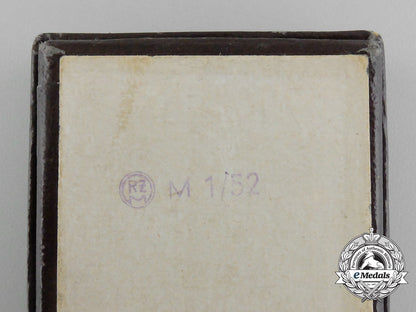 a_boxed_nsdap_bronze10-_year(3_rd_class)_long_service_award_by_deschler&_sohn_aa_4019