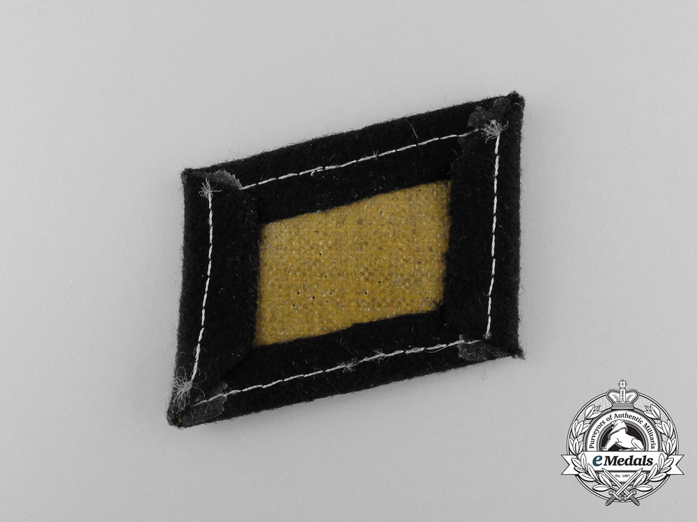 a_single_waffen-_ss22_nd_freiwilligen_cavalry_maria_theresia_division_collar_tab_aa_4102