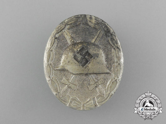 a_second_war_german_silver_grade_wound_badge_by_carl_wild_of_hamburg_aa_4742