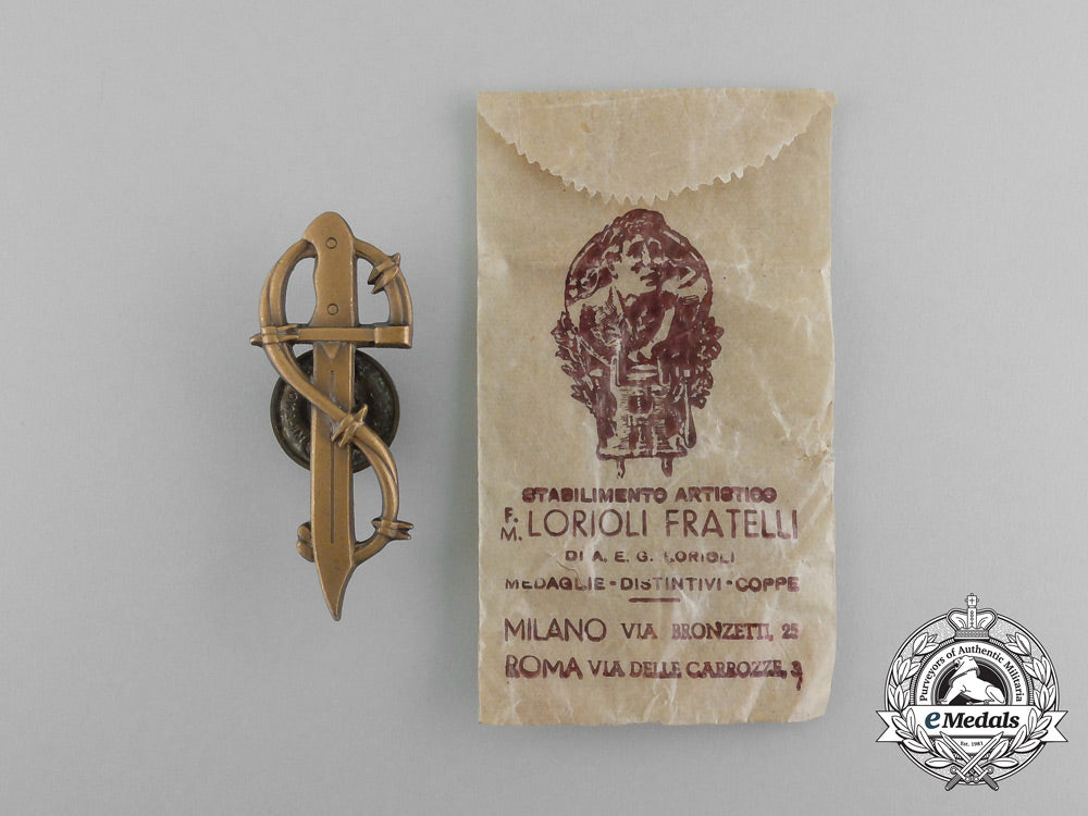 ww2_polish_cap_badge(2_nd_polish_corps_in_italy)_with_packet_of_issue_aa_4975