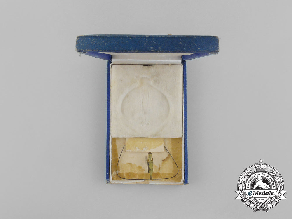 an_italian_national_fascist_party(_pnf)_award_case_aa_4989