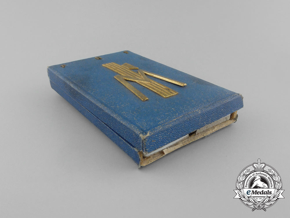 an_italian_national_fascist_party(_pnf)_award_case_aa_4990