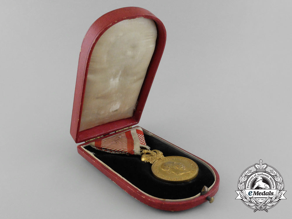 an_austrian_military_merit_medal;_bronze_grade_with_case_aa_4998
