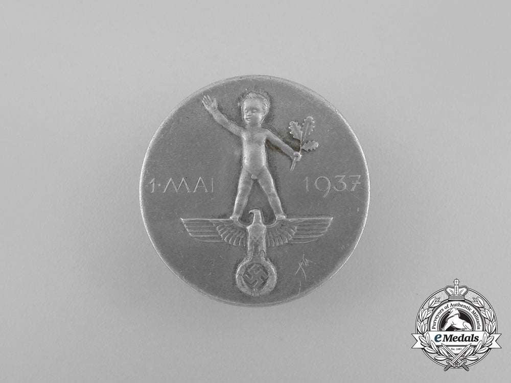 a1937_national_day_of_labour(_may1_st,1937)_badge_aa_5539