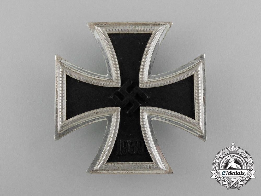 a_mint_iron_cross1939_first_class_in_its_original_case_of_issue_aa_5800