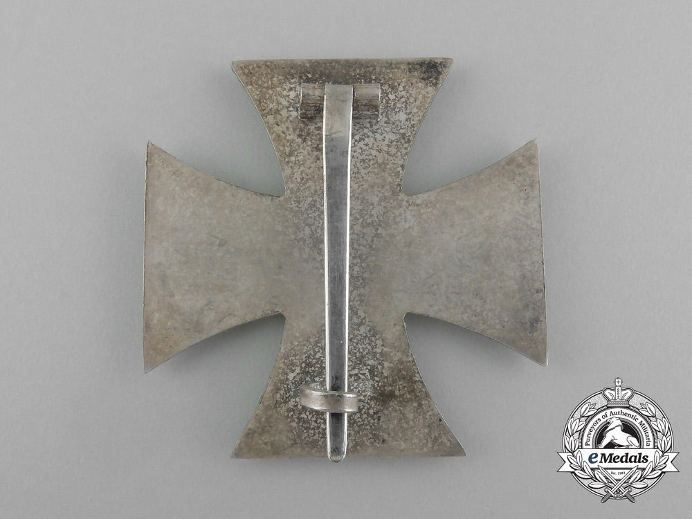 a_mint_iron_cross1939_first_class_in_its_original_case_of_issue_aa_5801