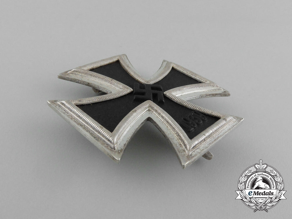 a_mint_iron_cross1939_first_class_in_its_original_case_of_issue_aa_5803
