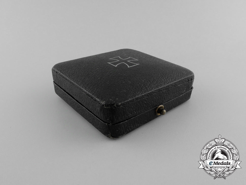 a_mint_iron_cross1939_first_class_in_its_original_case_of_issue_aa_5806