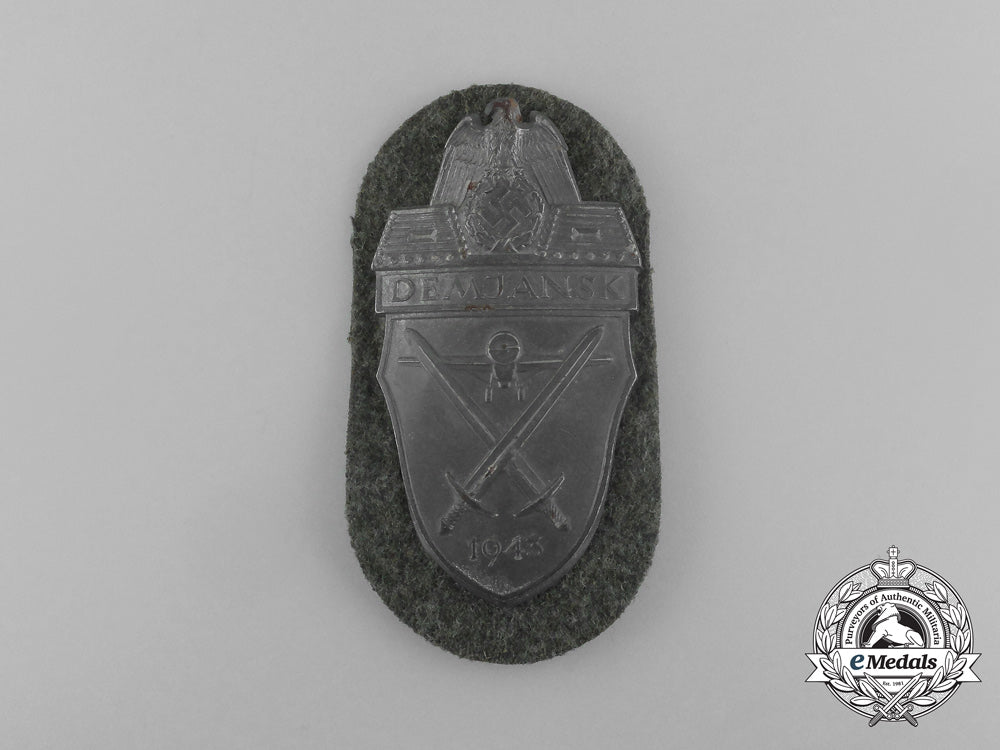 a_unique1943_demjansk_shield_prototype_from_the_estate_of_professor_klein_aa_6066