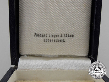 a_cased_third_reich_period1_st_class_cross_of_honour_of_the_german_mother_by_richard_sieper_aa_6369