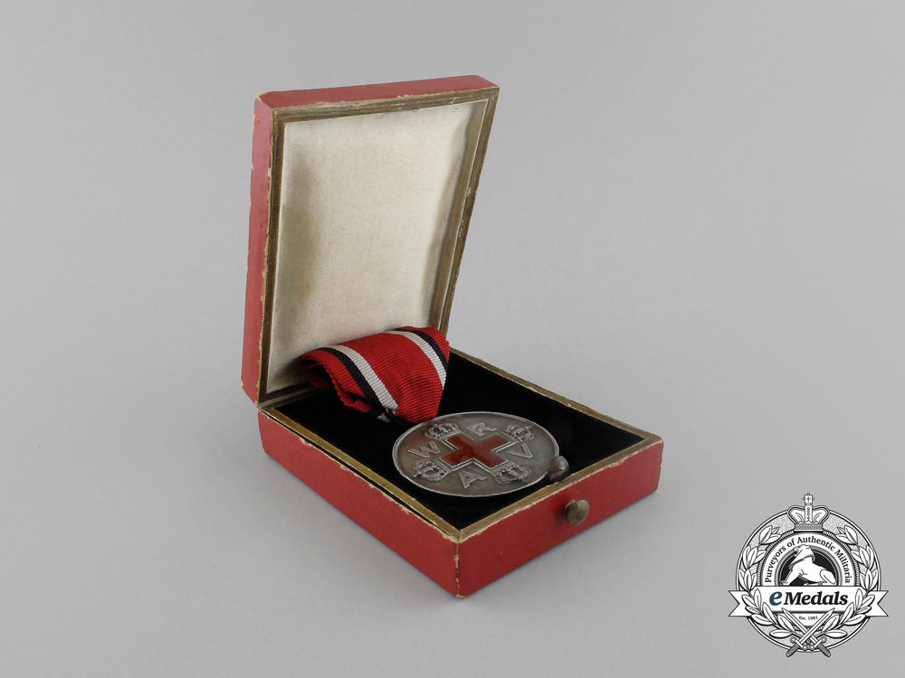 prussia,_state._a_red_cross_medal,2_nd_class_in_silver_with_case_aa_6758