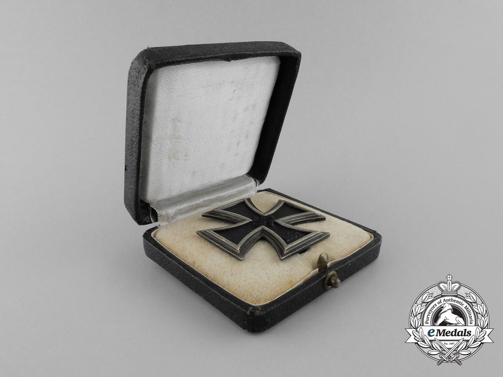 an_iron_cross1939_first_class_by_fritz_zimmermann_in_its_original_case_aa_7250