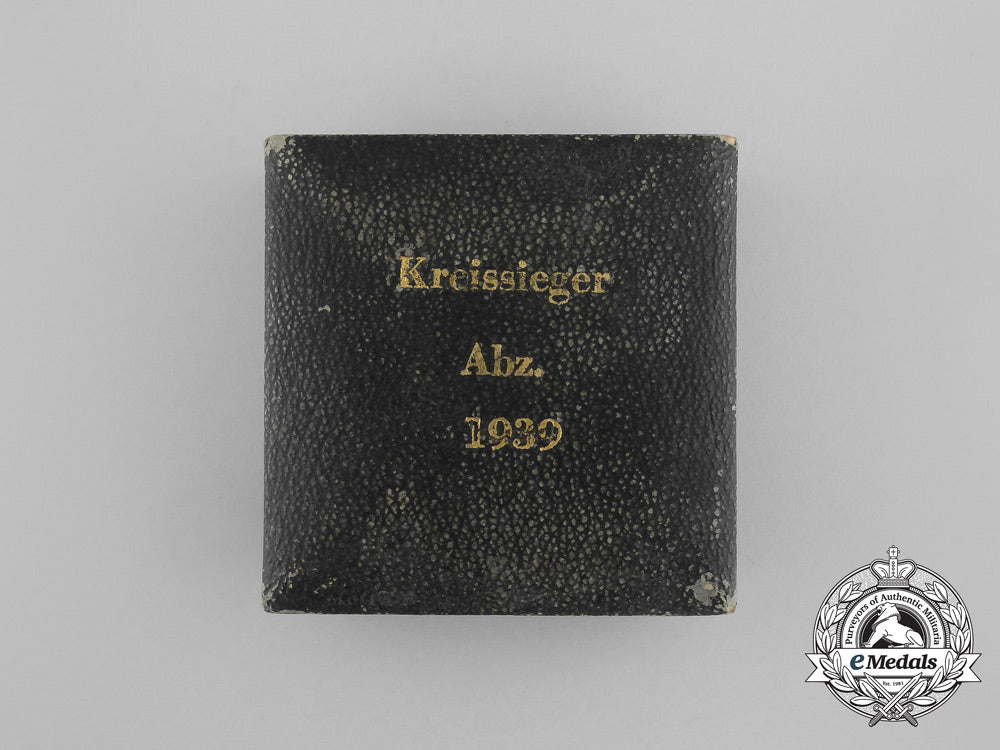 a_cased1939_victors_badge_of_the_district_level_national_trade_competition_badge_aa_7372