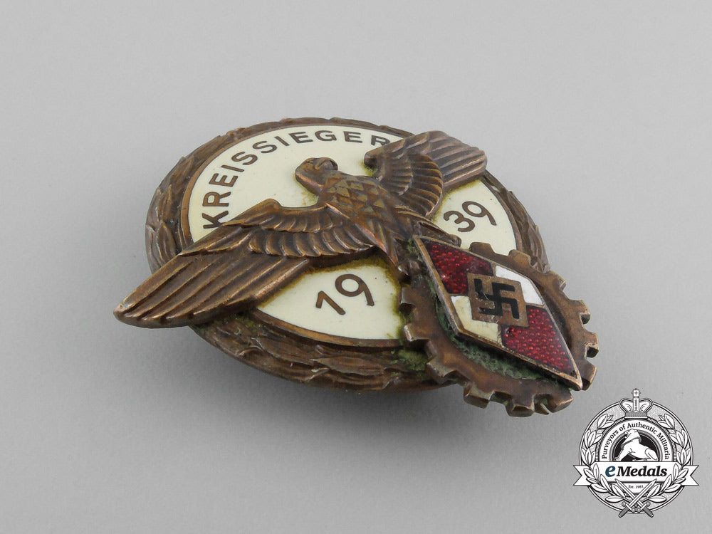 a_cased1939_victors_badge_of_the_district_level_national_trade_competition_badge_aa_7376_1