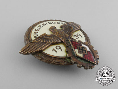 a_cased1939_victors_badge_of_the_district_level_national_trade_competition_badge_aa_7376_1