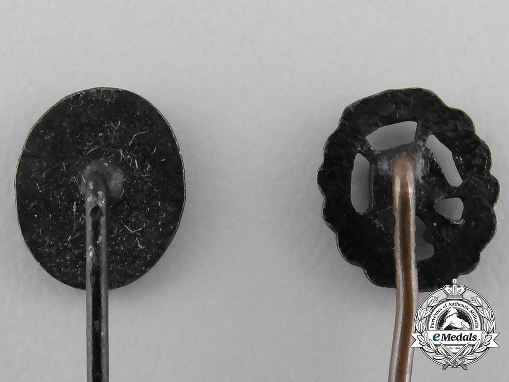 two_miniature_black_grade_wound_badges_aa_7521