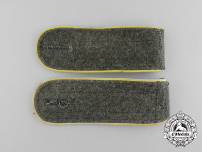 a_pair_of_wehrmacht_signals_enlisted_man’s_shoulder_boards_aa_7955