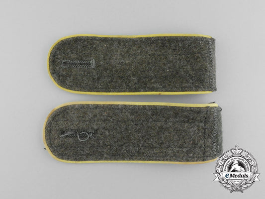 a_pair_of_wehrmacht_signals_enlisted_man’s_shoulder_boards_aa_7955