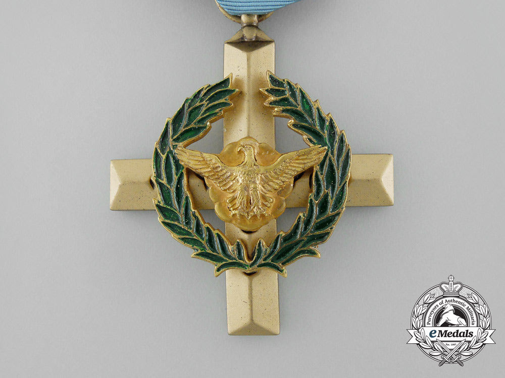 united_states._an_air_force_cross_aa_7990