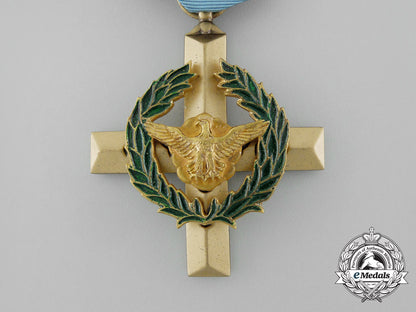 united_states._an_air_force_cross_aa_7990