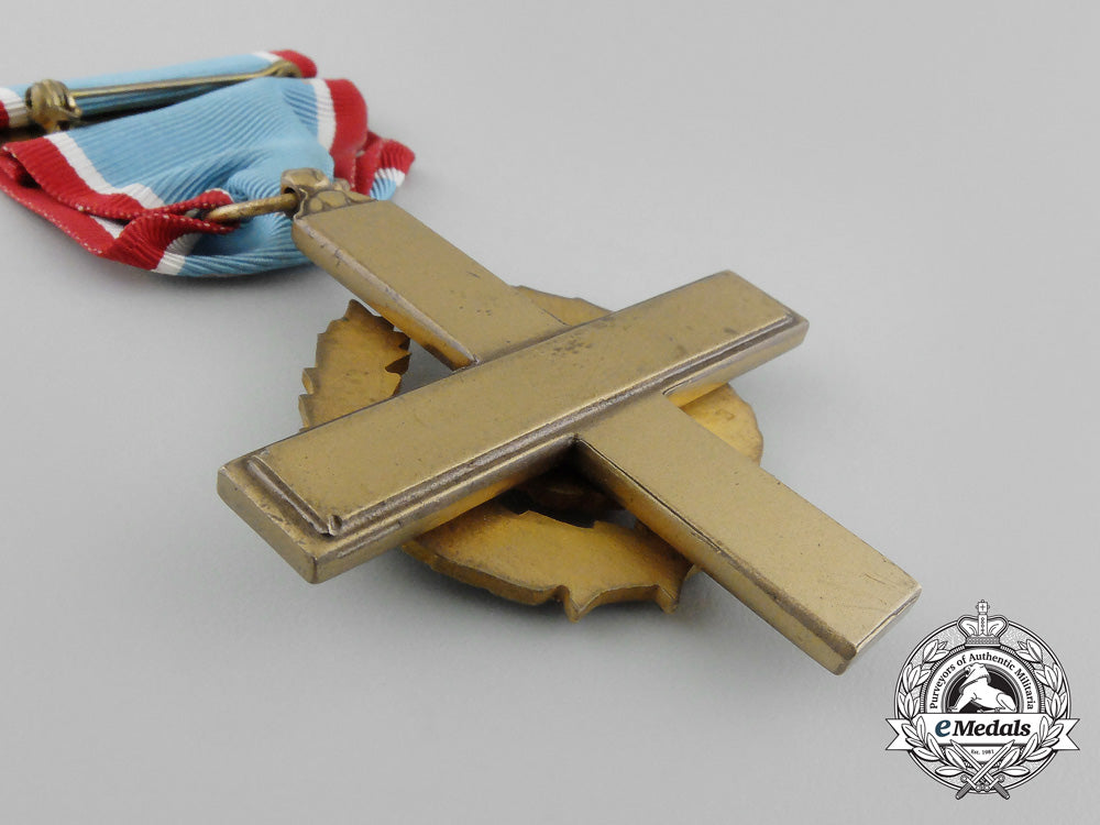 united_states._an_air_force_cross_aa_7993