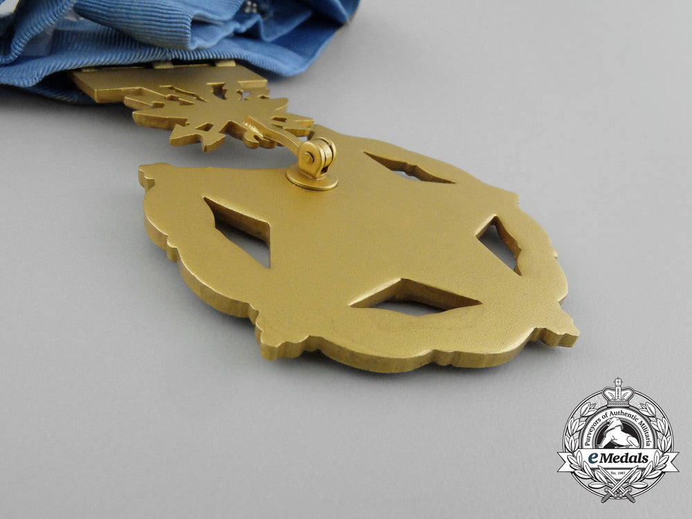 united_states._an_air_force_medal_of_honor,_c.1965_aa_8018_1