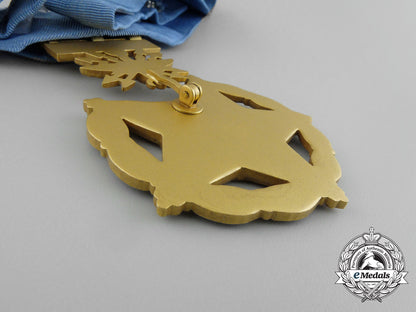 united_states._an_air_force_medal_of_honor,_c.1965_aa_8018_1