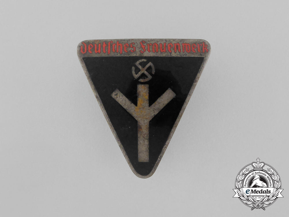 a_third_reich_german_women’s_league_membership_badge;_type_iii_aa_8406