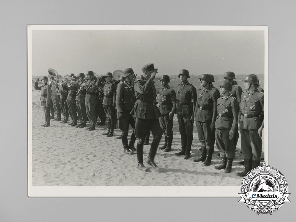 an_official_press_photo_of_knight’s_cross_recipient_lieutenant_arthur_jahnke_aa_8538