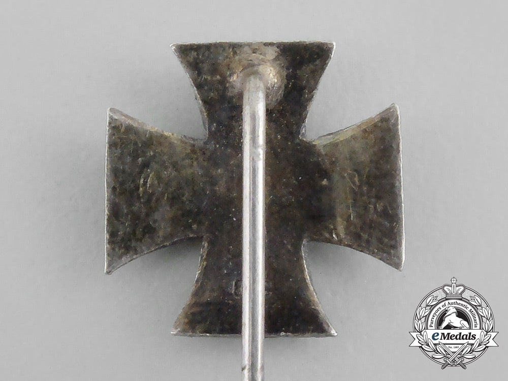 a_fine_quality_miniature_iron_cross1914_first_class_badge_aa_8770