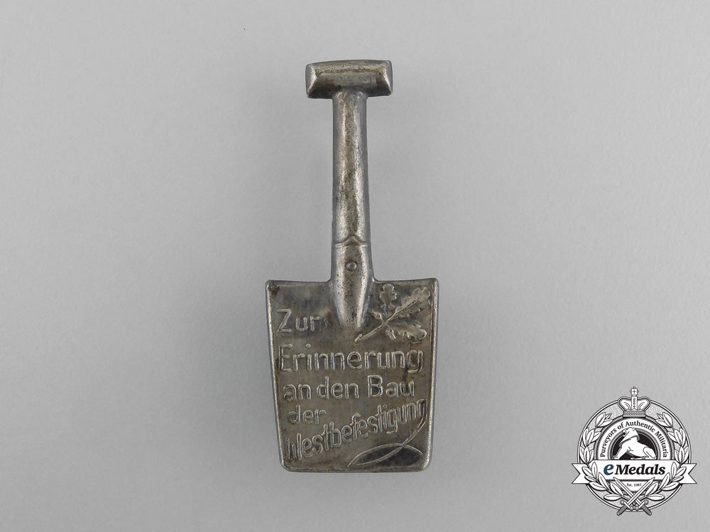 a_third_reich_period“_in_remembrance_of_the_construction_of_the_westwall”_badge_aa_8860