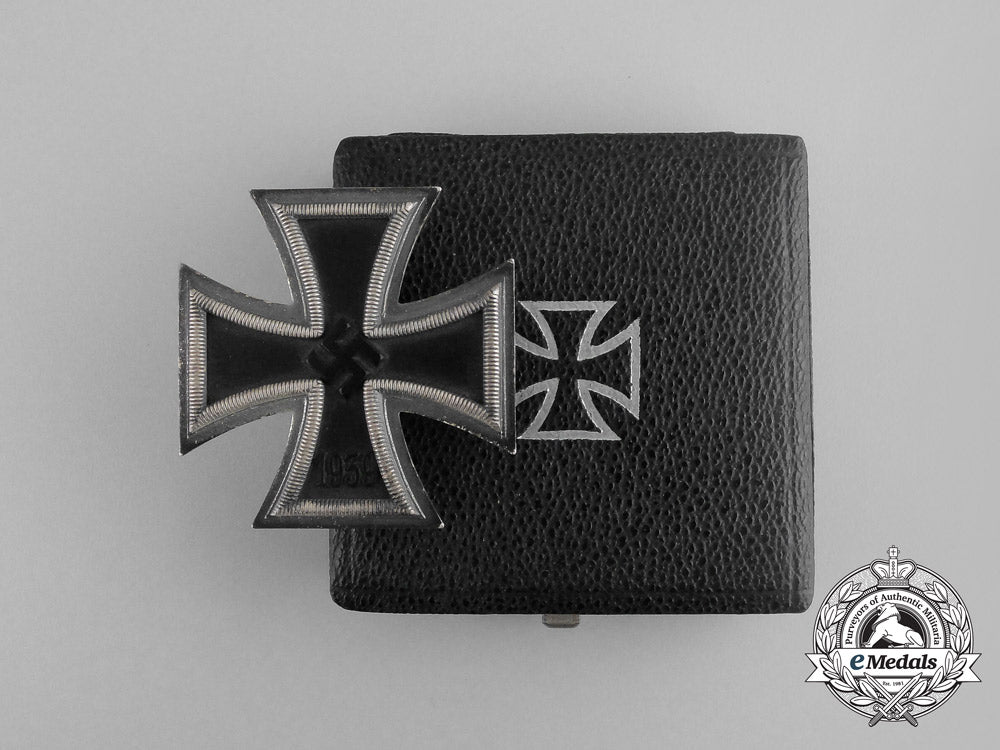 germany,_wehrmacht._an_iron_cross1939_i_class_in_its_case_of_issue_aa_9254