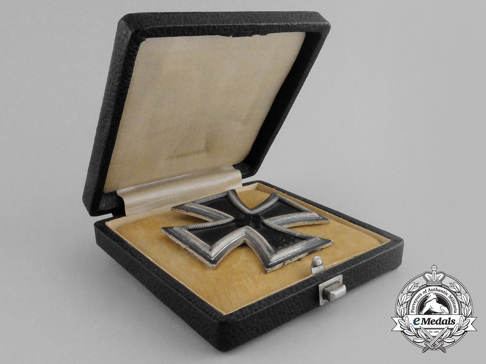 germany,_wehrmacht._an_iron_cross1939_i_class_in_its_case_of_issue_aa_9256