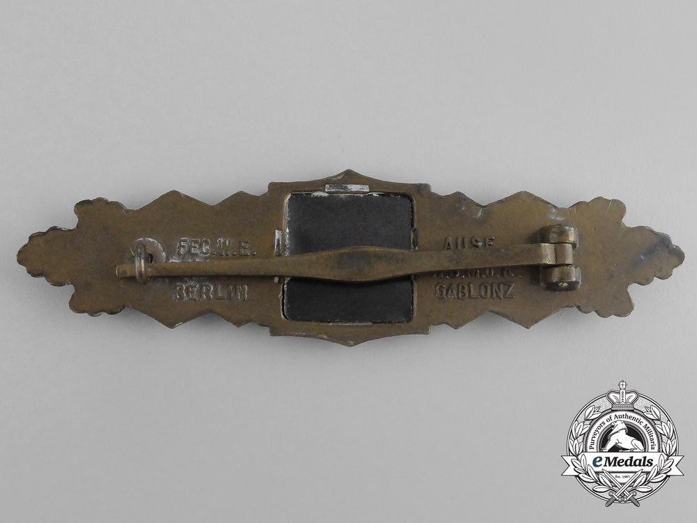 a_bronze_grade_close_combat_clasp_by_arbeitsgemeinschaft_metal_und_kunstoff_of_gablonz_aa_9272