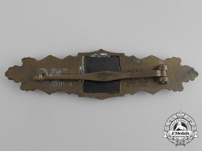 a_bronze_grade_close_combat_clasp_by_arbeitsgemeinschaft_metal_und_kunstoff_of_gablonz_aa_9272
