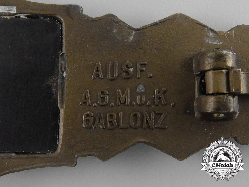 a_bronze_grade_close_combat_clasp_by_arbeitsgemeinschaft_metal_und_kunstoff_of_gablonz_aa_9273
