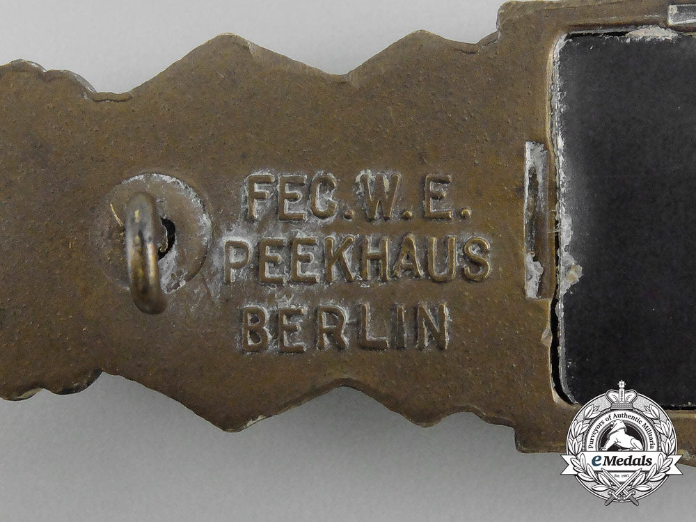 a_bronze_grade_close_combat_clasp_by_arbeitsgemeinschaft_metal_und_kunstoff_of_gablonz_aa_9274