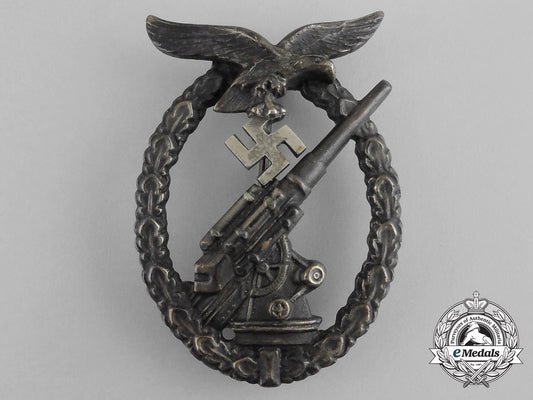 an_early_luftwaffe_flak_badge,_by_juncker,_berlin_aa_9445