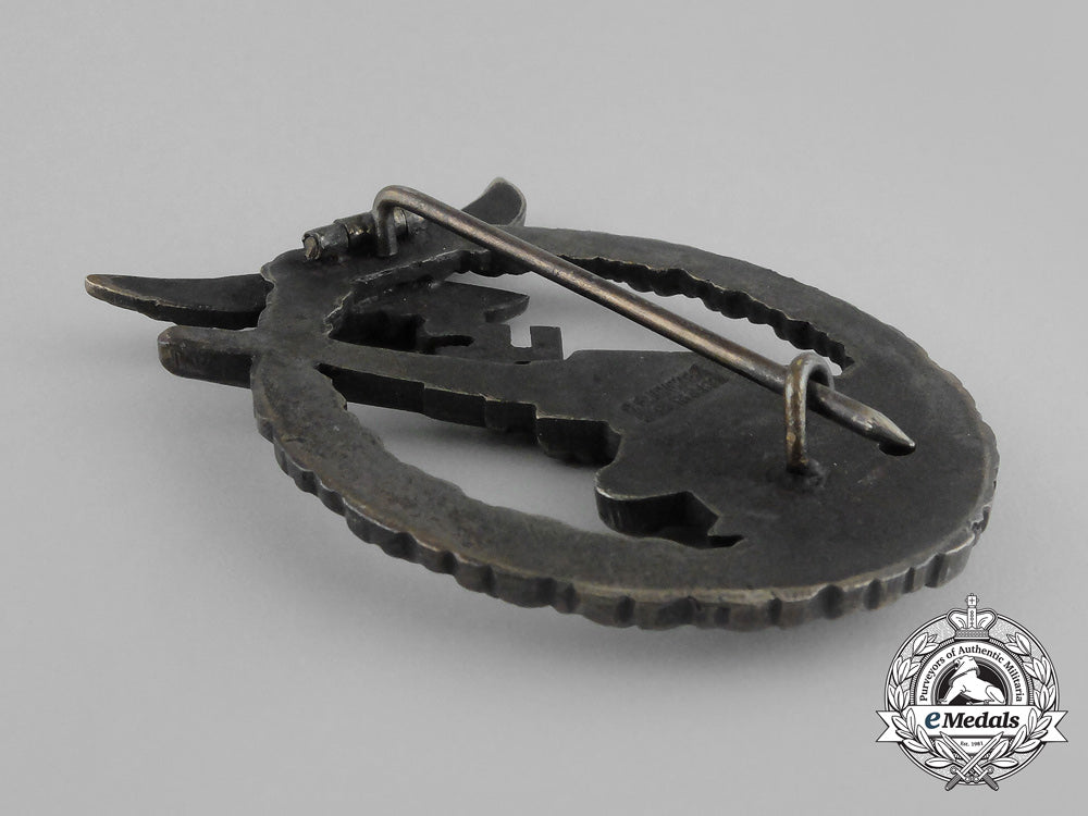 an_early_luftwaffe_flak_badge,_by_juncker,_berlin_aa_9449