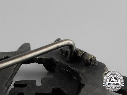 an_early_luftwaffe_flak_badge,_by_juncker,_berlin_aa_9451